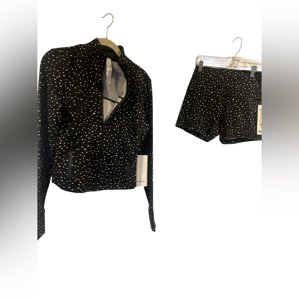 NWT Lululemon define cropped & shorts set HEART SCATTER DOT BLACK Size 8